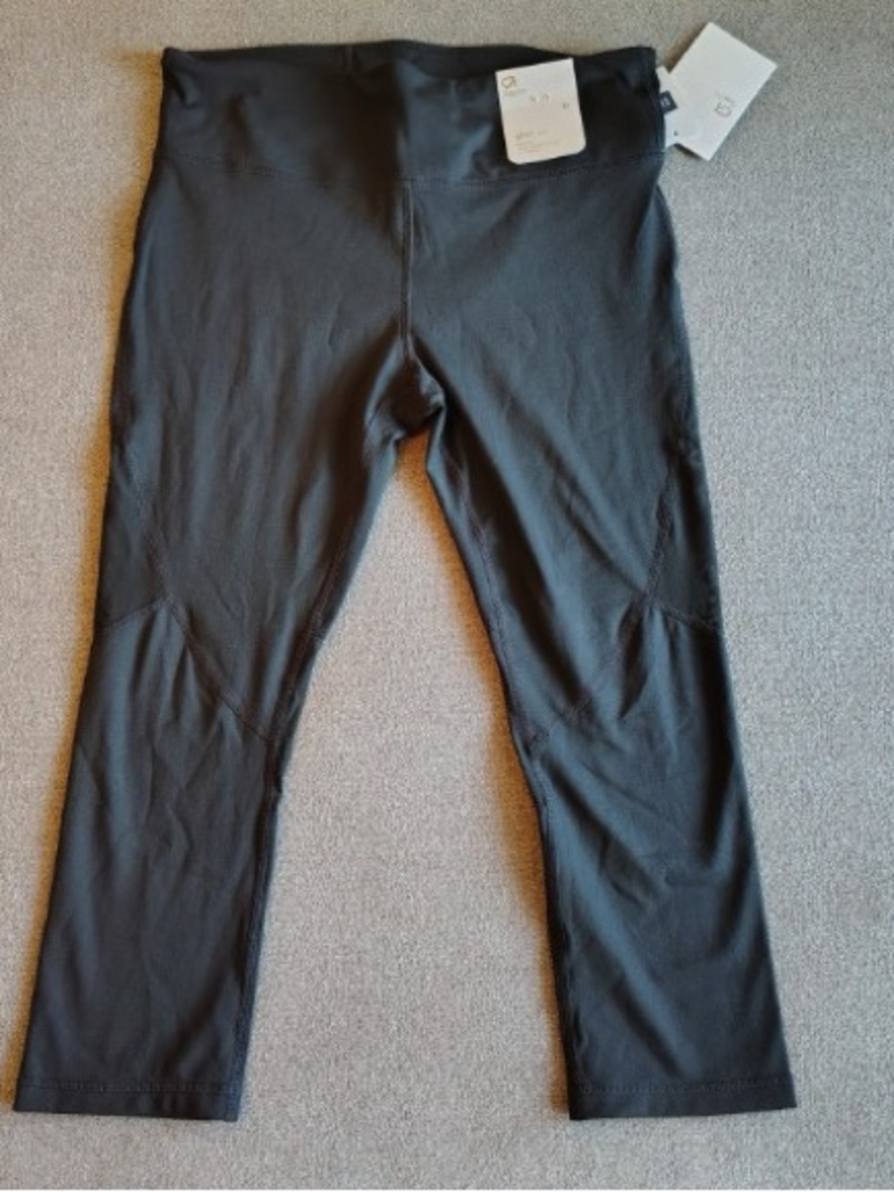 GapFit fast Capri Pants Womens M Black High Rise Pull On 21” Inseam Blackout NWT